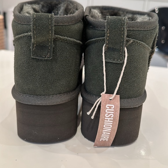 Cushionaire. genuine suede water repellent, winter boot, size 7.5 M. - Picture 2 of 8